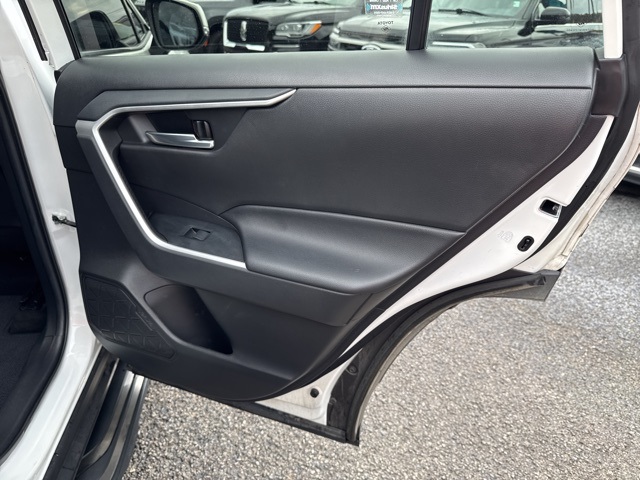 2021 Toyota RAV4 XLE Premium photo 19