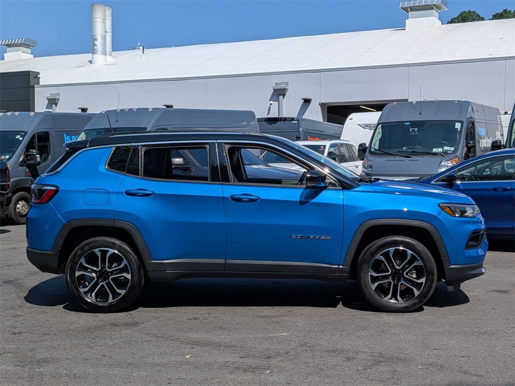 2022 Jeep Compass Limited photo 2