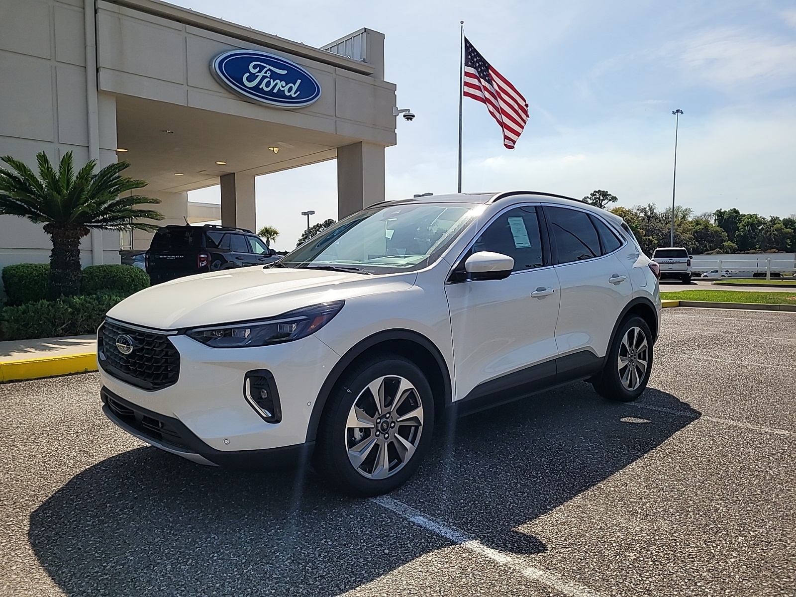 New 2023 Star White Metallic Tri-coat Ford Platinum image 1