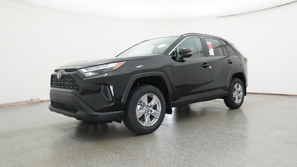2025 Toyota RAV4 XLE photo 3