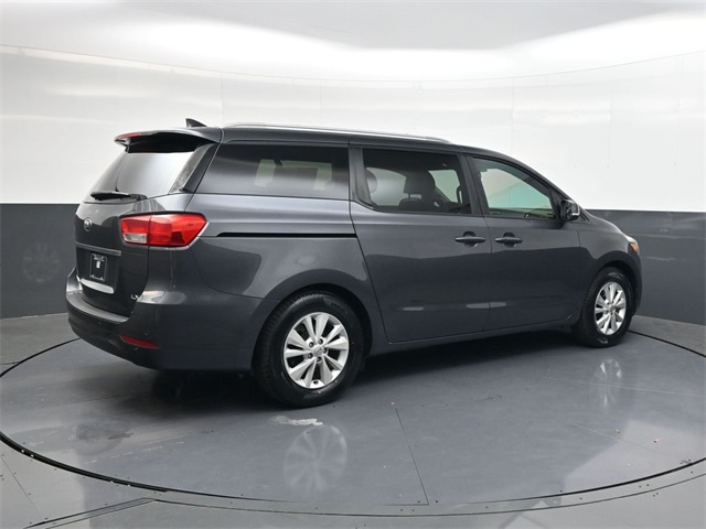 2017 Kia Sedona LX photo 4