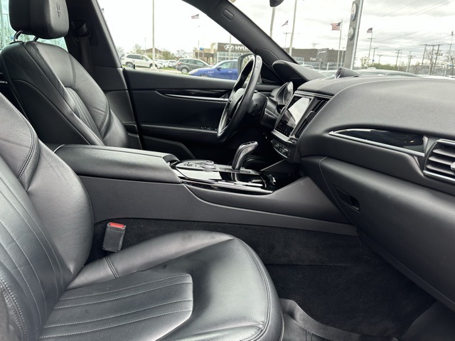 2021 Maserati Levante Base photo 19