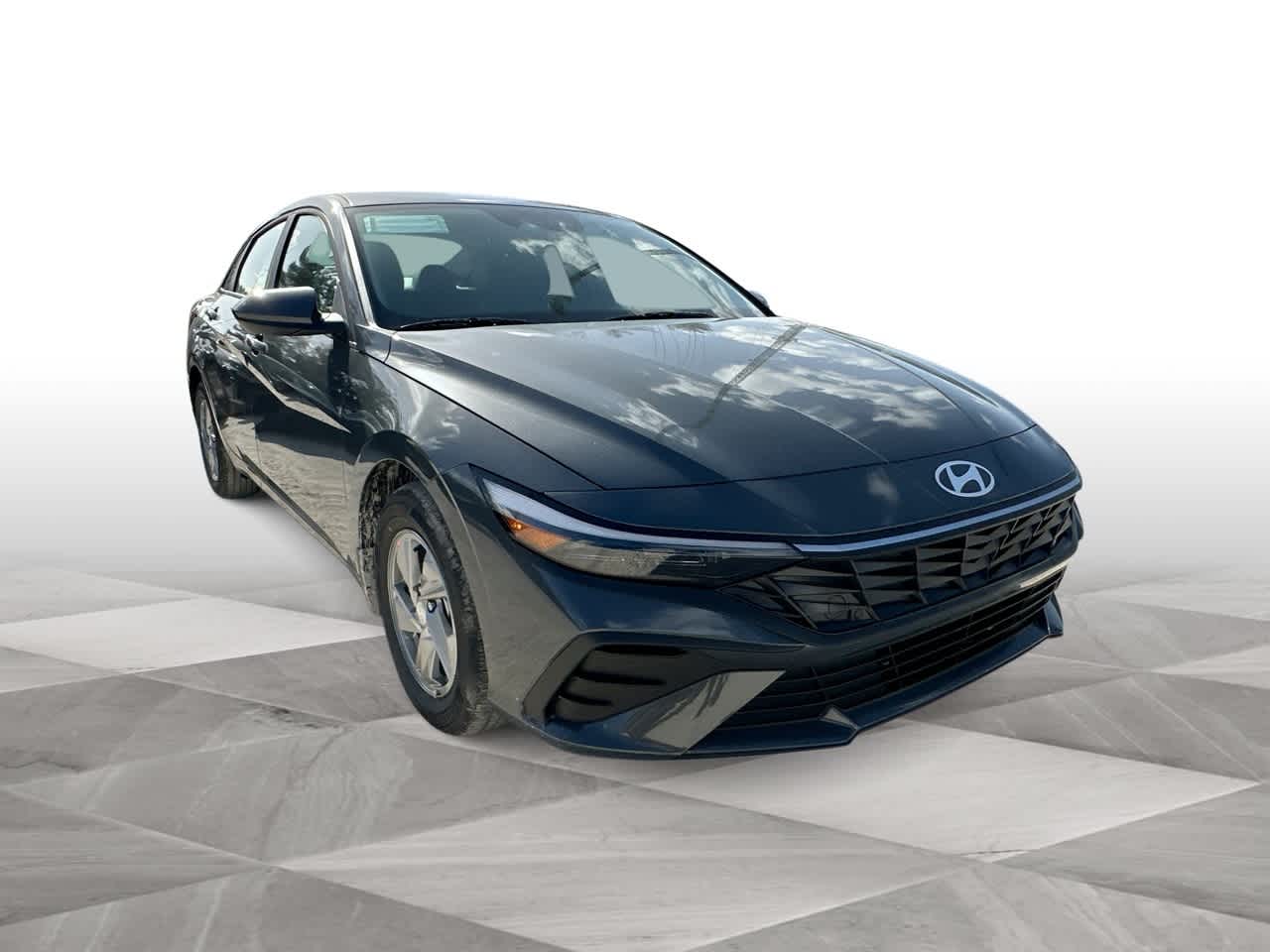 2025 Hyundai Elantra SE photo 2