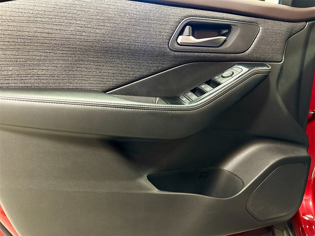 2023 Nissan Rogue SV photo 20