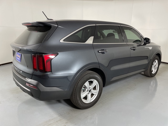 2022 Kia Sorento LX photo 8