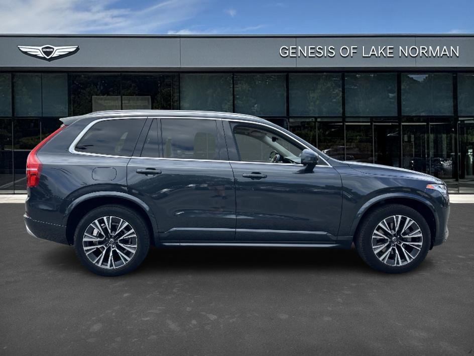 2022 Volvo XC90 Momentum AWD photo 2