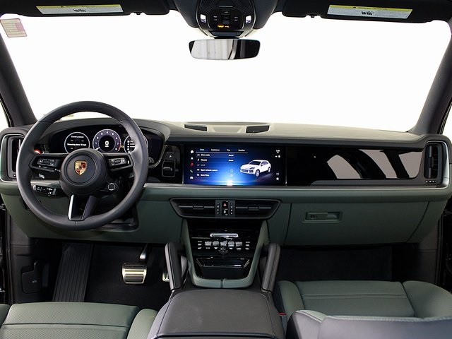 2025 Porsche Cayenne S photo 13