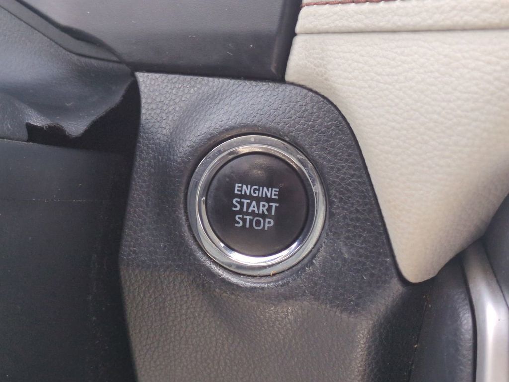 2019 Toyota RAV4 XLE Premium photo 28
