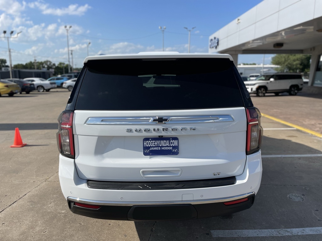 2022 Chevrolet Suburban LT photo 3
