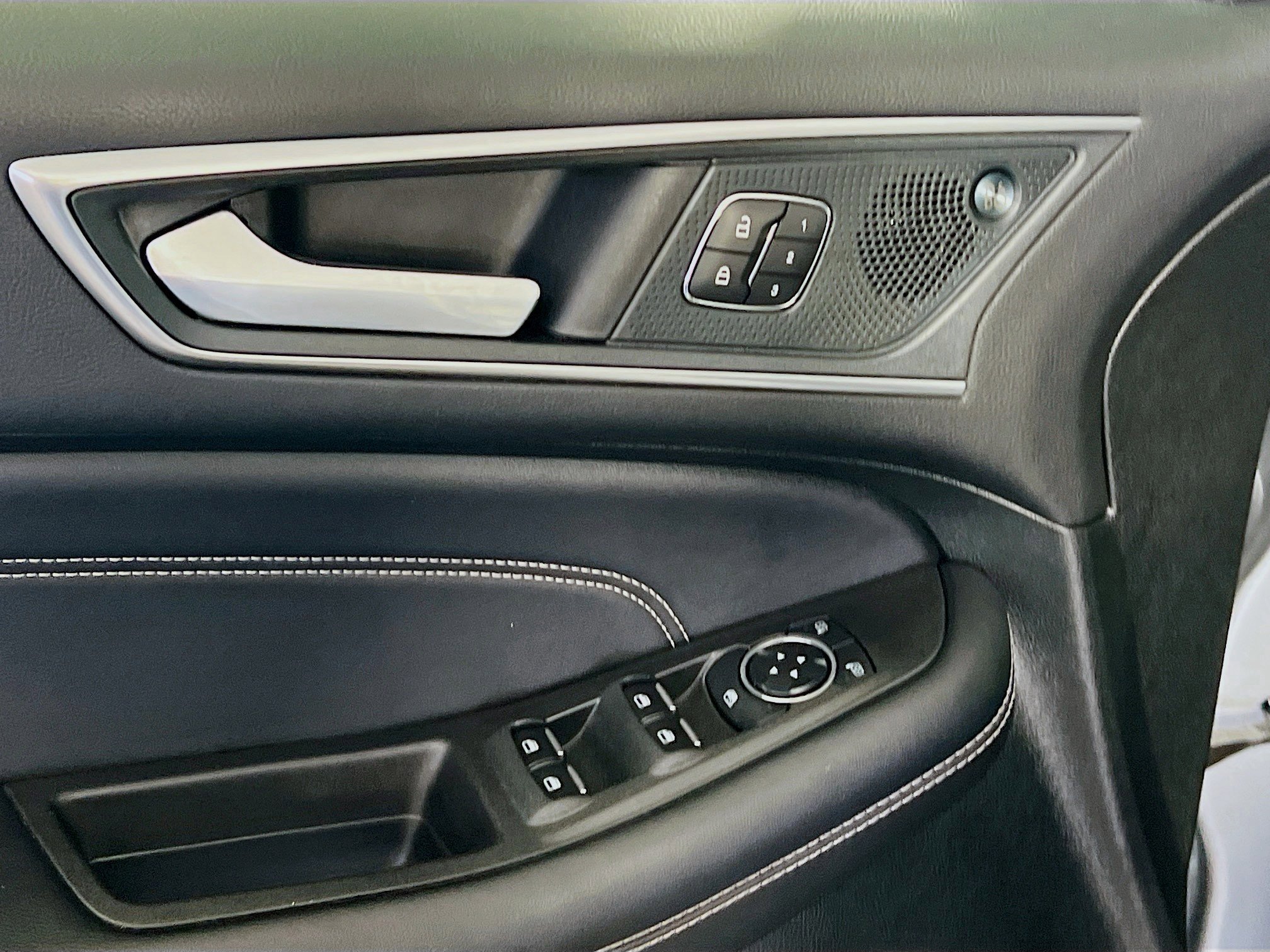 2024 Ford Edge Titanium photo 14