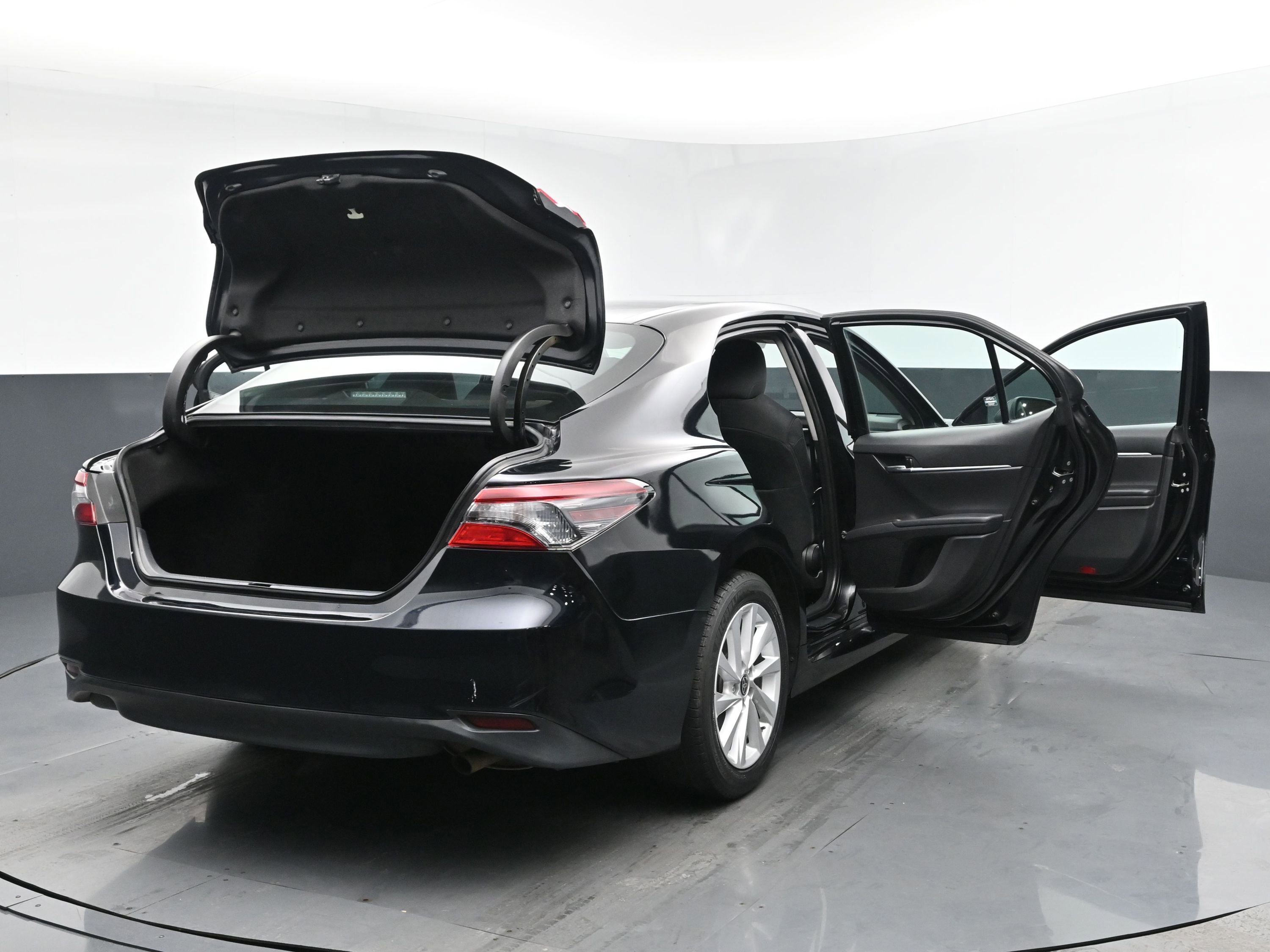 2021 Toyota Camry LE photo 29