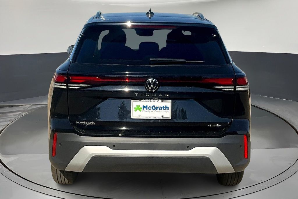 2025 Volkswagen Tiguan S photo 2