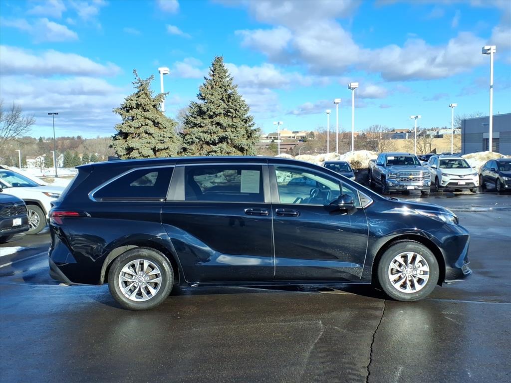 Used 2024 Toyota Sienna LE with VIN 5TDKRKEC6RS207399 for sale in Burnsville, Minnesota