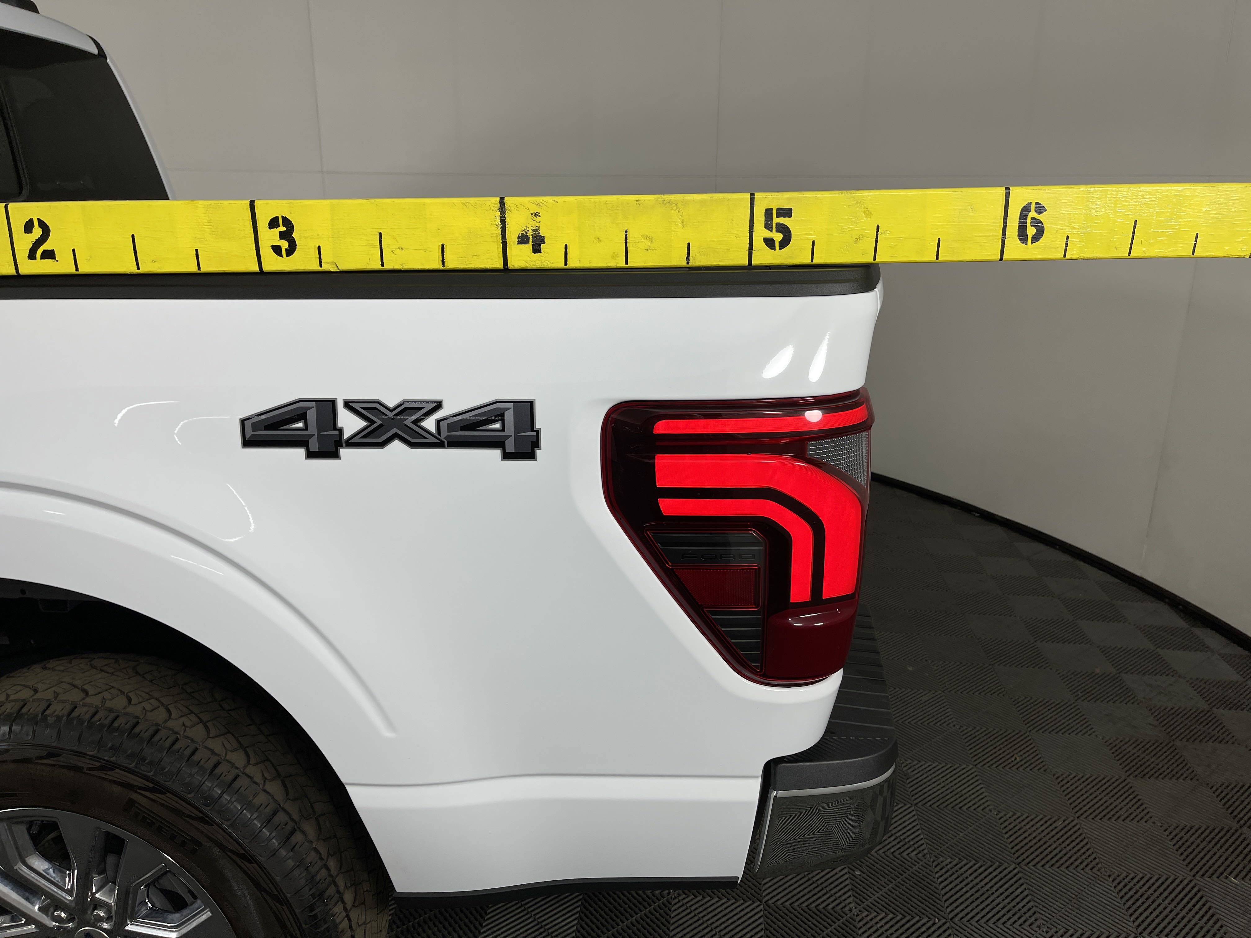 2024 Ford F-150 Lariat photo 2
