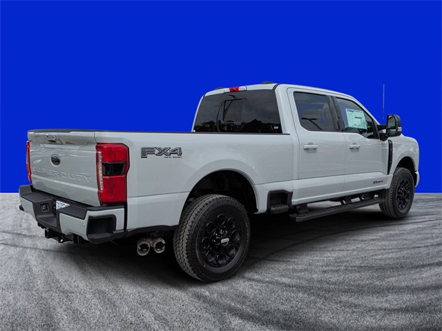 2025 Ford F-350 Lariat photo 3