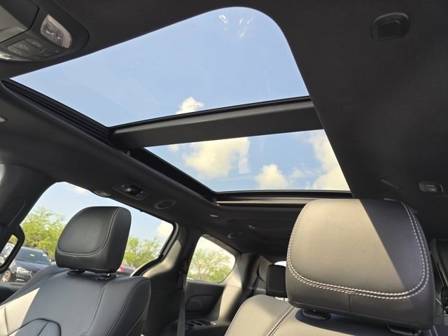 2026 Chrysler Pacifica photo 4