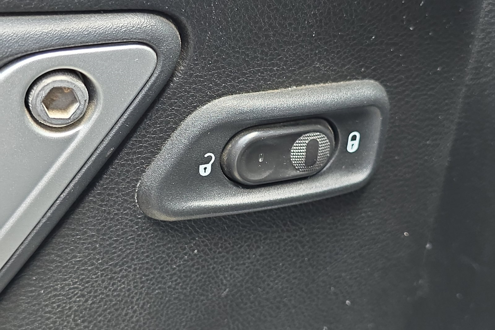 2013 Jeep Wrangler Sahara photo 12