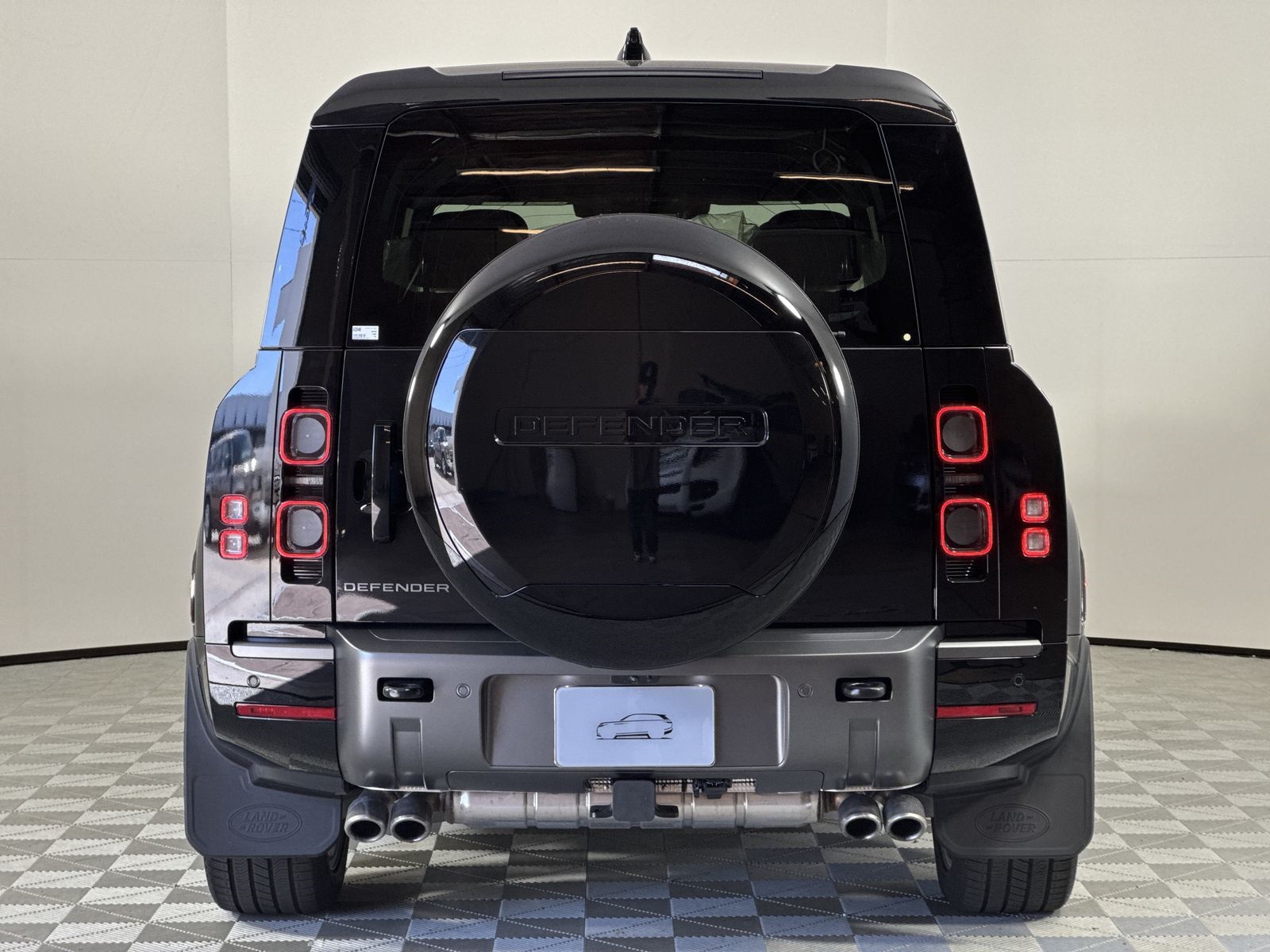 2025 Land Rover Defender 130 V8 photo 4