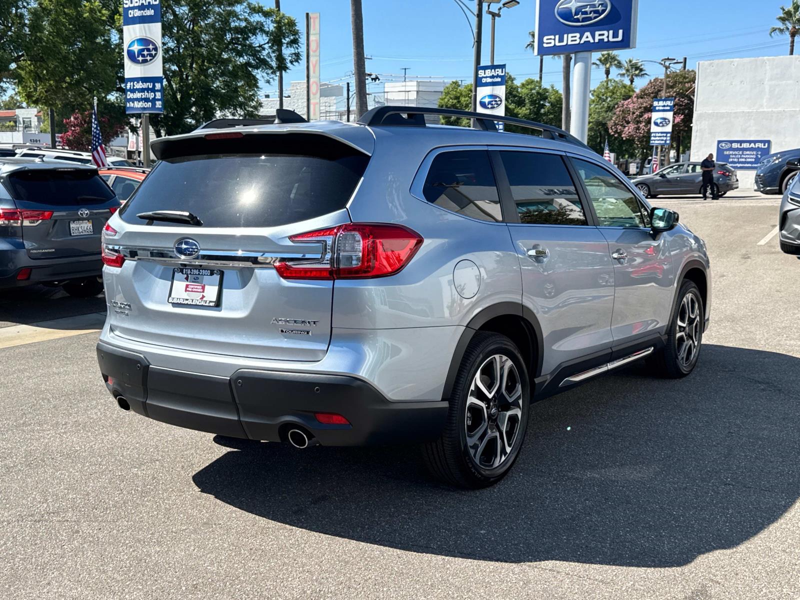 2025 Subaru Ascent Touring photo 4