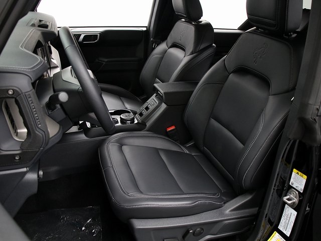 2025 Ford Bronco Outer Banks photo 9