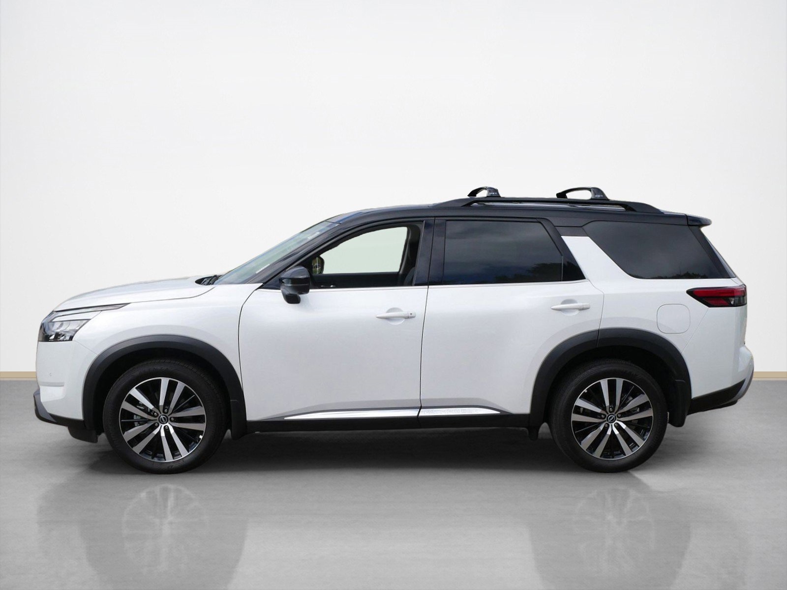 2025 Nissan Pathfinder Platinum photo 6