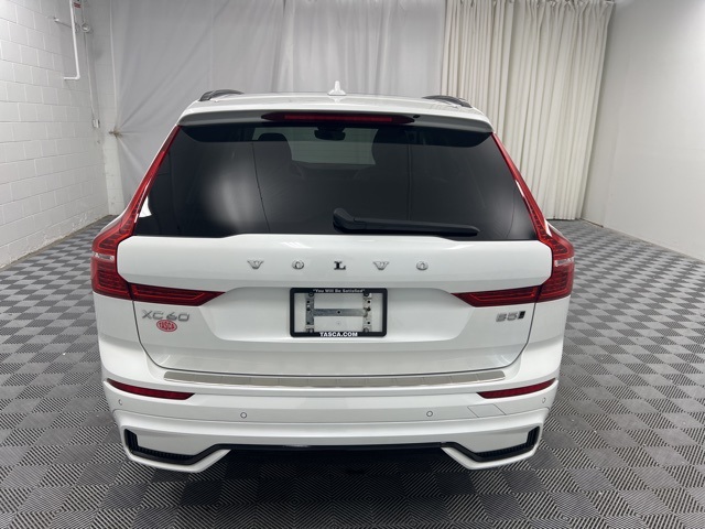 2024 Volvo XC60 B5 Plus photo 7