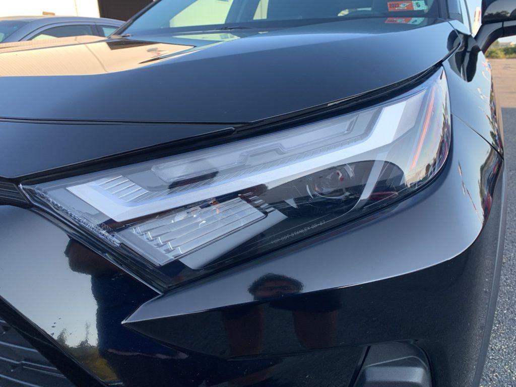 2024 Toyota RAV4 XLE Premium photo 31