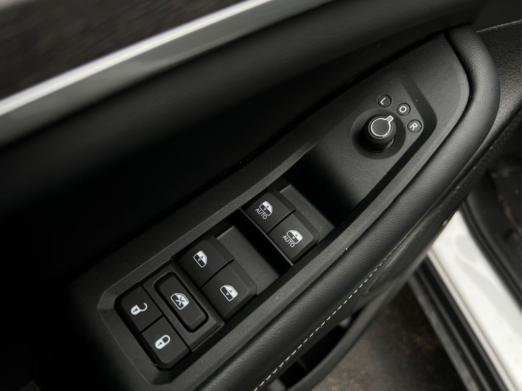 2024 Jeep Cherokee 4xe Base photo 33