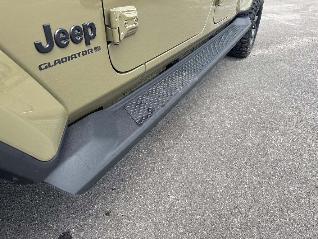 2025 Jeep Gladiator Sport photo 16
