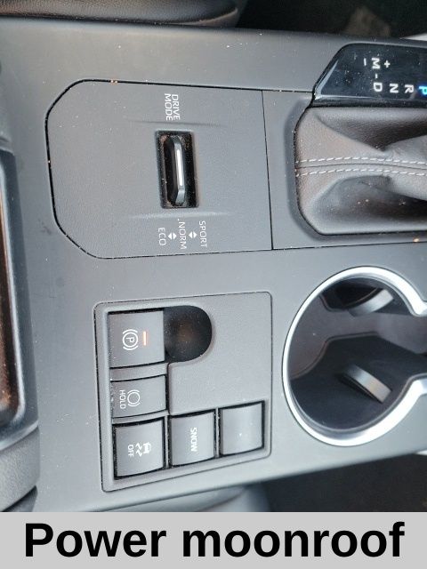 2024 Toyota Highlander XLE photo 3