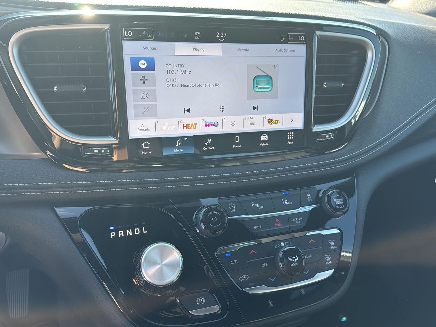 2026 Chrysler Pacifica photo 6