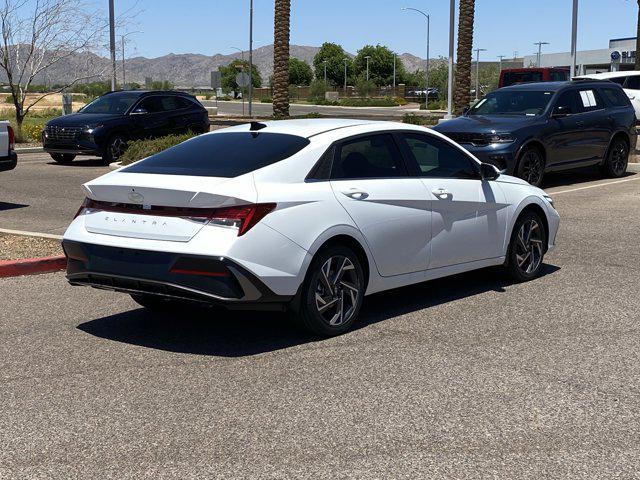 2025 Hyundai Elantra SEL Convenience photo 3