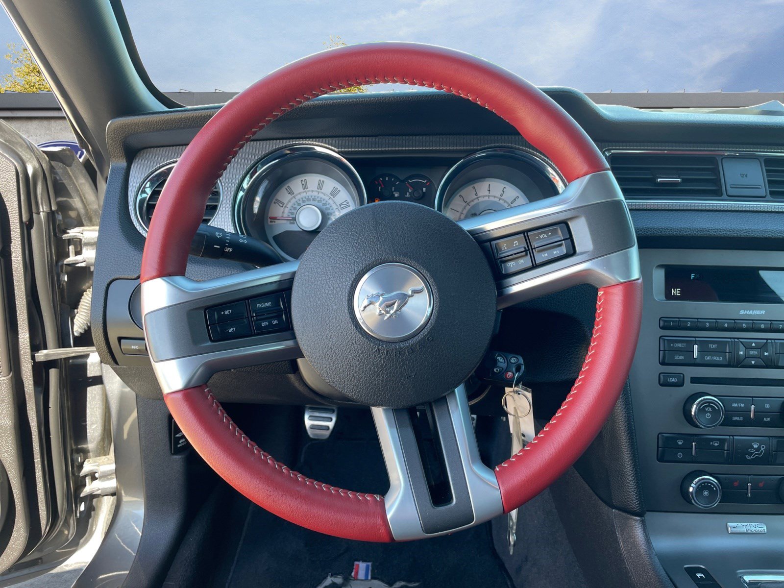 2010 Ford Mustang GT Premium photo 13