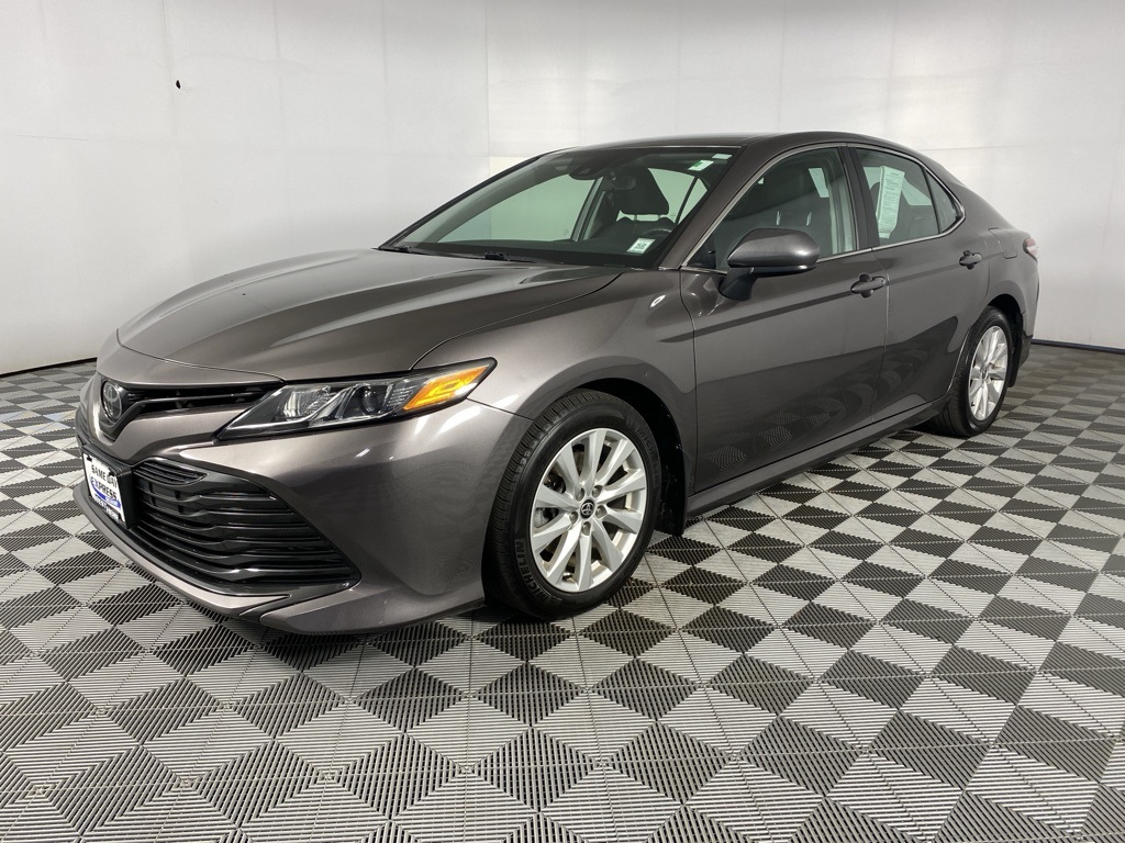 2020 Toyota Camry LE photo 11