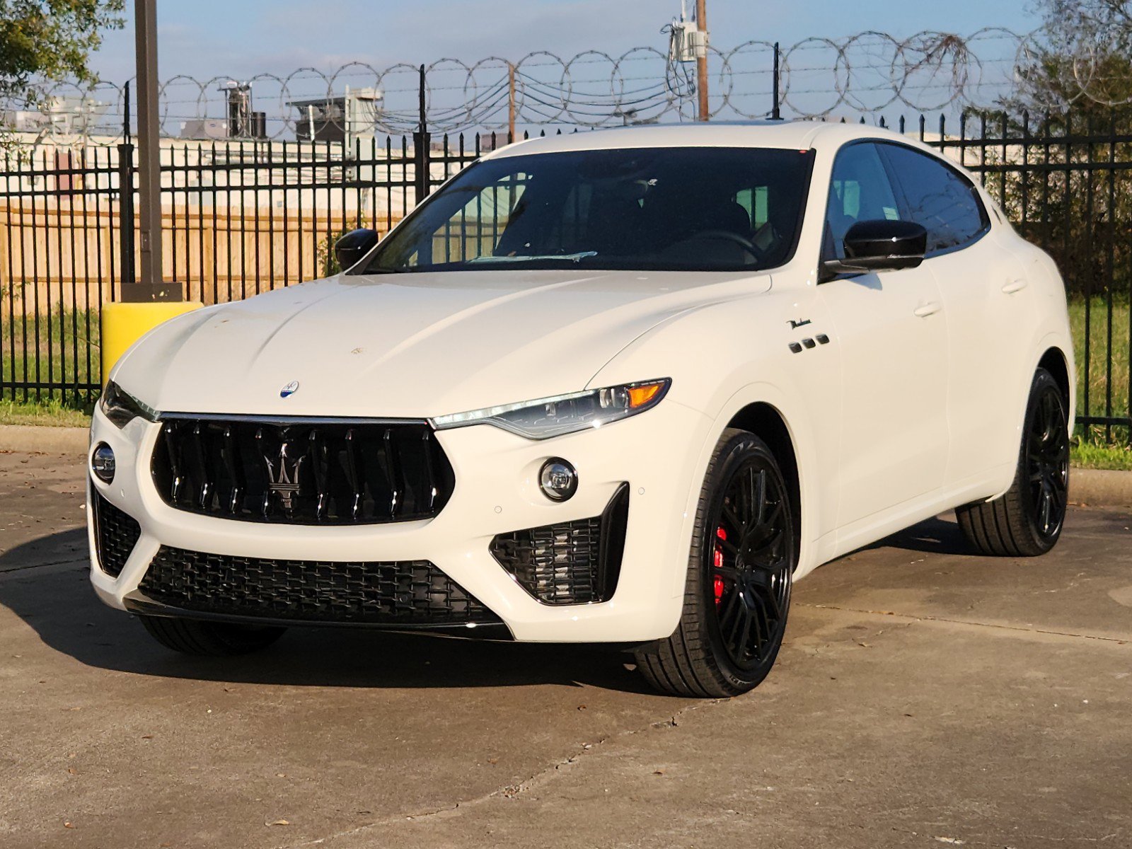 2024 Maserati Levante Modena photo 3