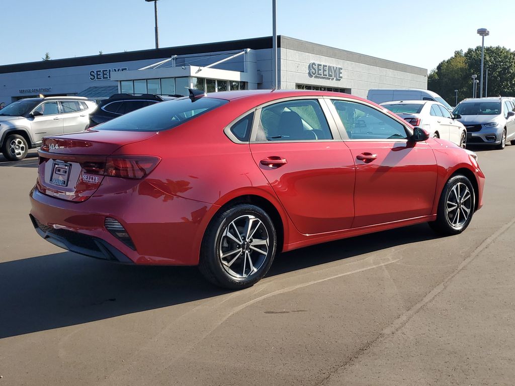2023 Kia Forte LXS photo 4