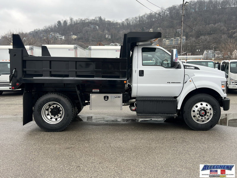 2025 Ford F-750 SuperCab photo 4