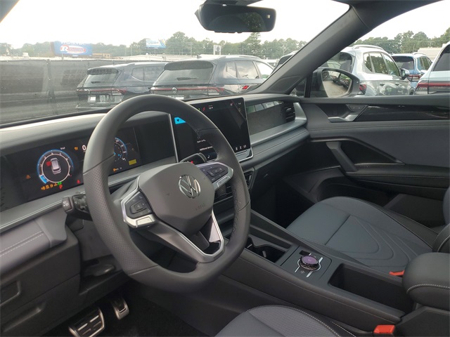 2025 Volkswagen Tiguan SE R-Line Black photo 17