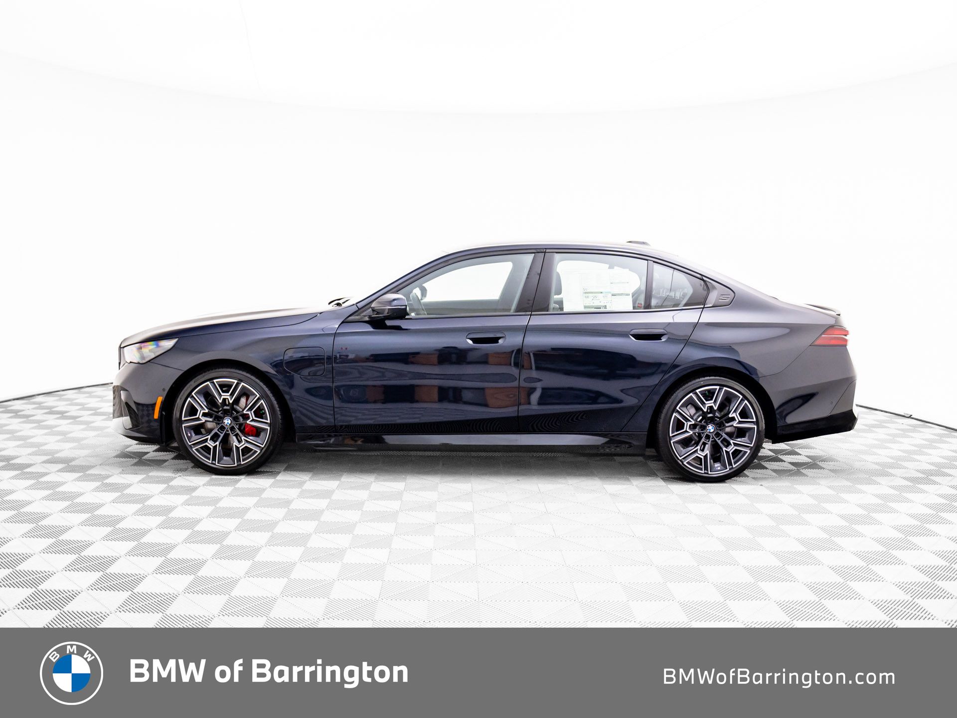 2026 Bmw 550e xDrive photo 2