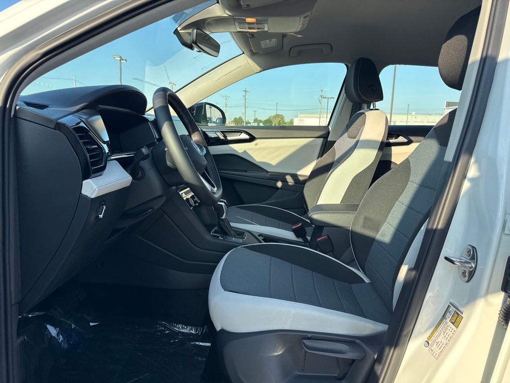 2025 Volkswagen Taos S photo 13