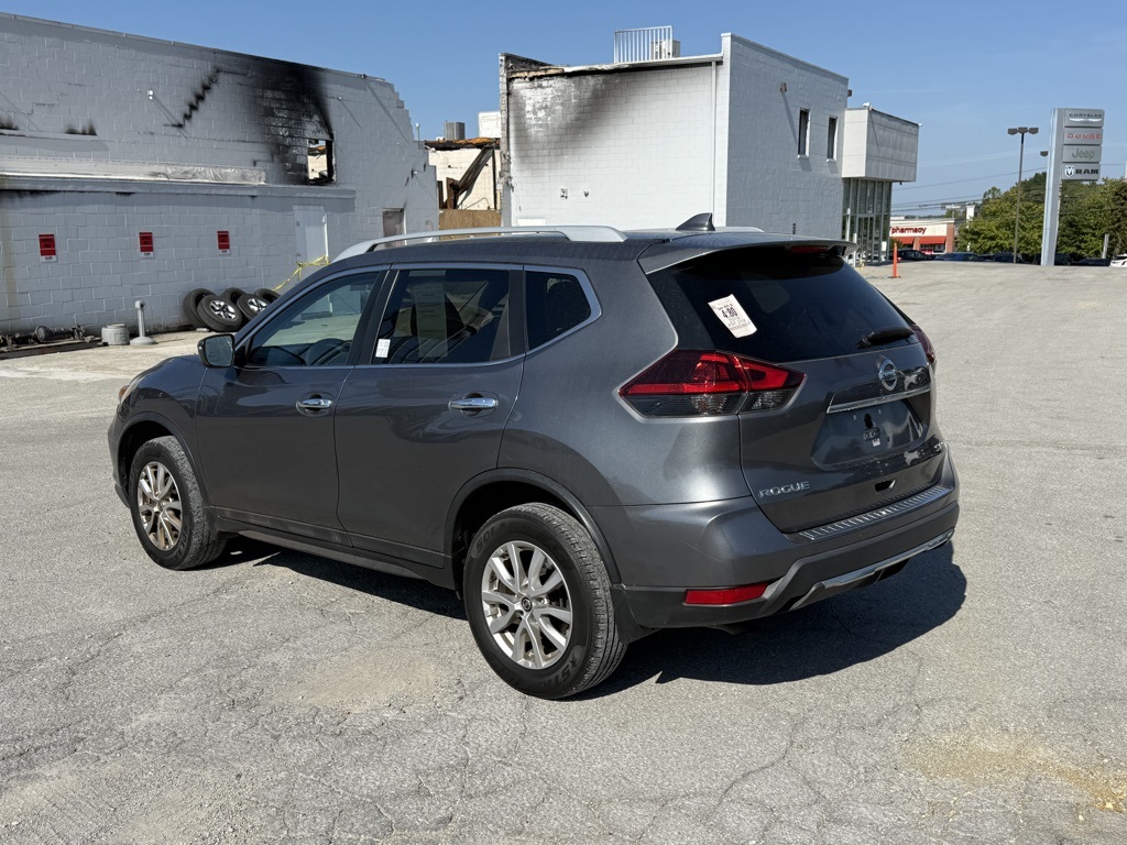 2018 Nissan Rogue SV photo 6