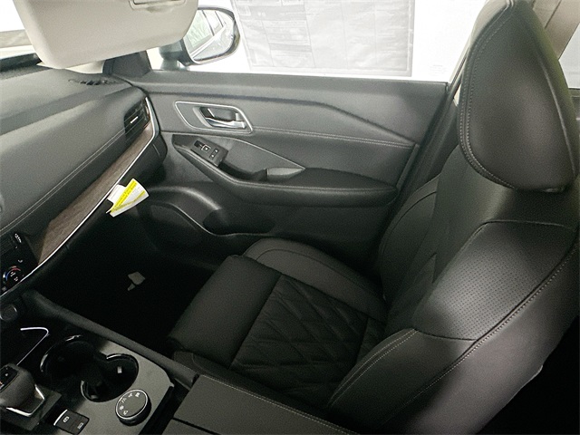2026 Nissan Rogue Platinum photo 17
