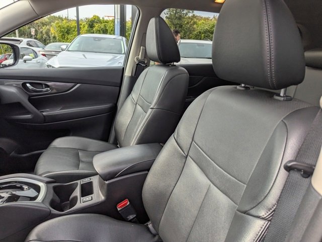 2016 Nissan Rogue SL photo 9
