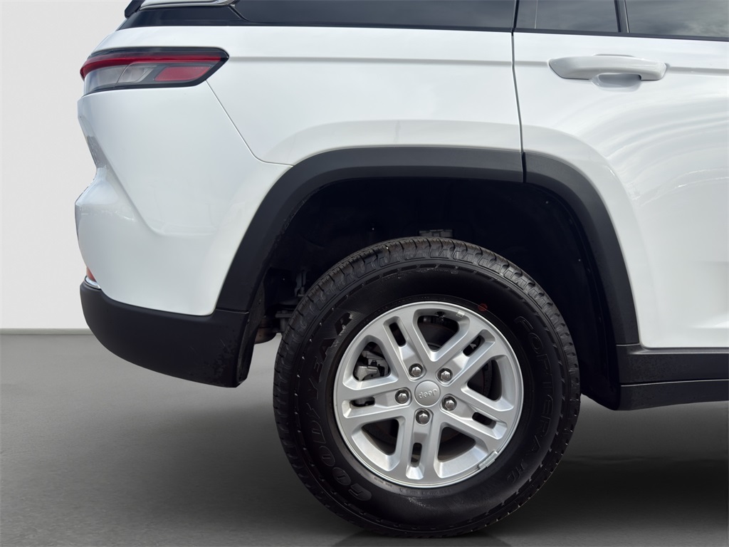 2025 Jeep Grand Cherokee Laredo photo 22