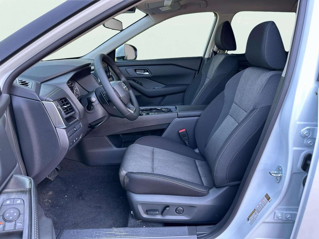 2026 Nissan Rogue SV photo 13