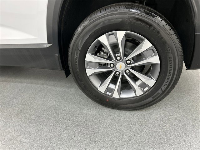 2026 Chevrolet Equinox LT photo 2