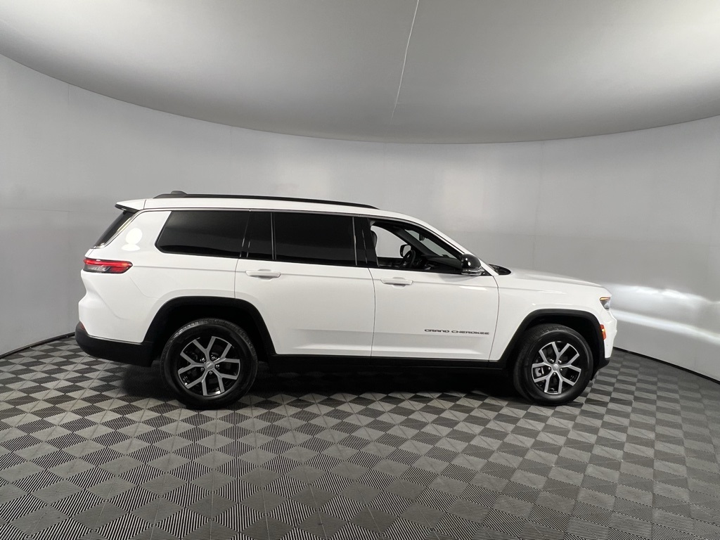 2024 Jeep Grand Cherokee Limited photo 3
