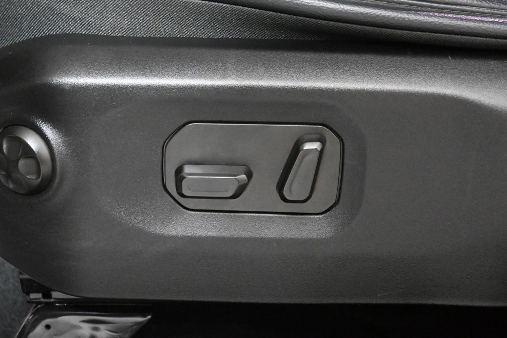 2024 Jeep Wrangler Sahara photo 30