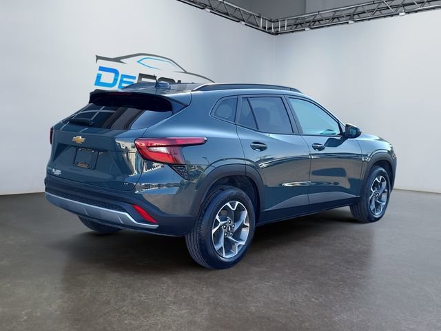 2025 Chevrolet Trax LT photo 3
