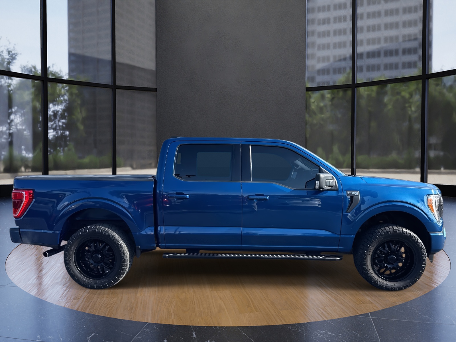 2023 Ford F-150 XLT photo 2